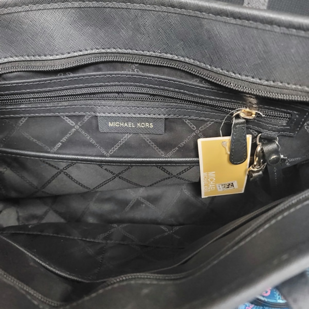 Like New Michael Kors Eva Small Zip tote Bag - Picture 4 of 4